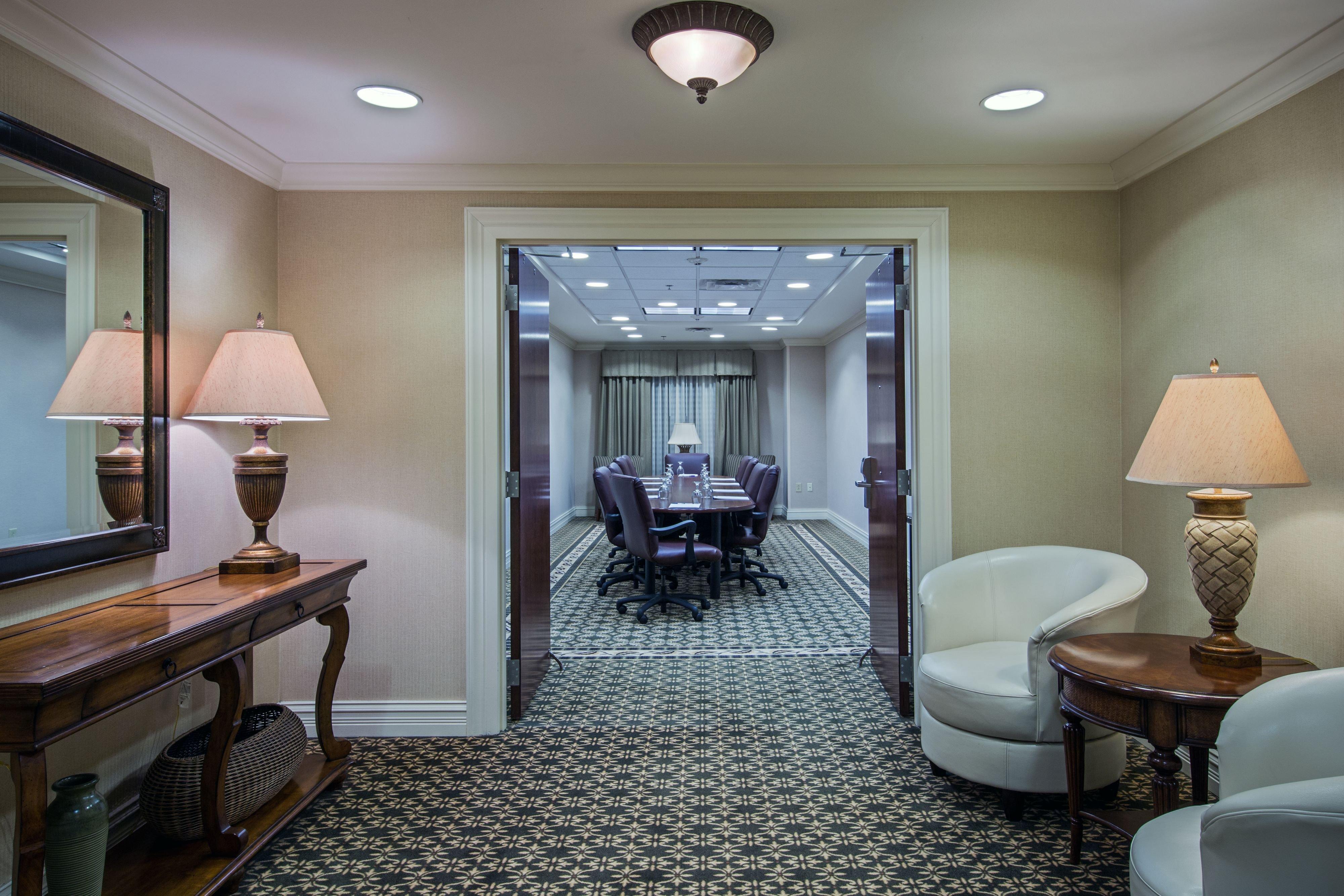 Holiday Express & Jackson - By Ihg